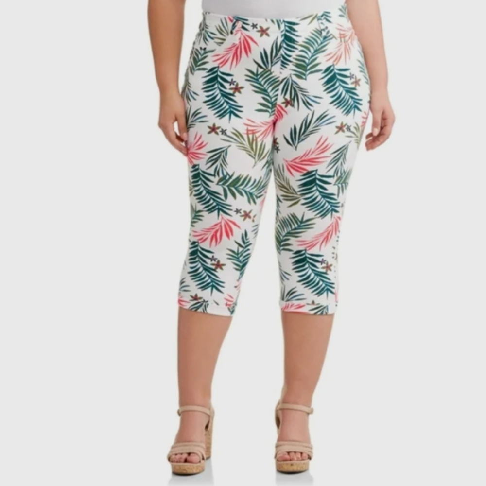NWT Terra & Sky Artic White Palm Print Stretch Capri Mid Rise Jeggings